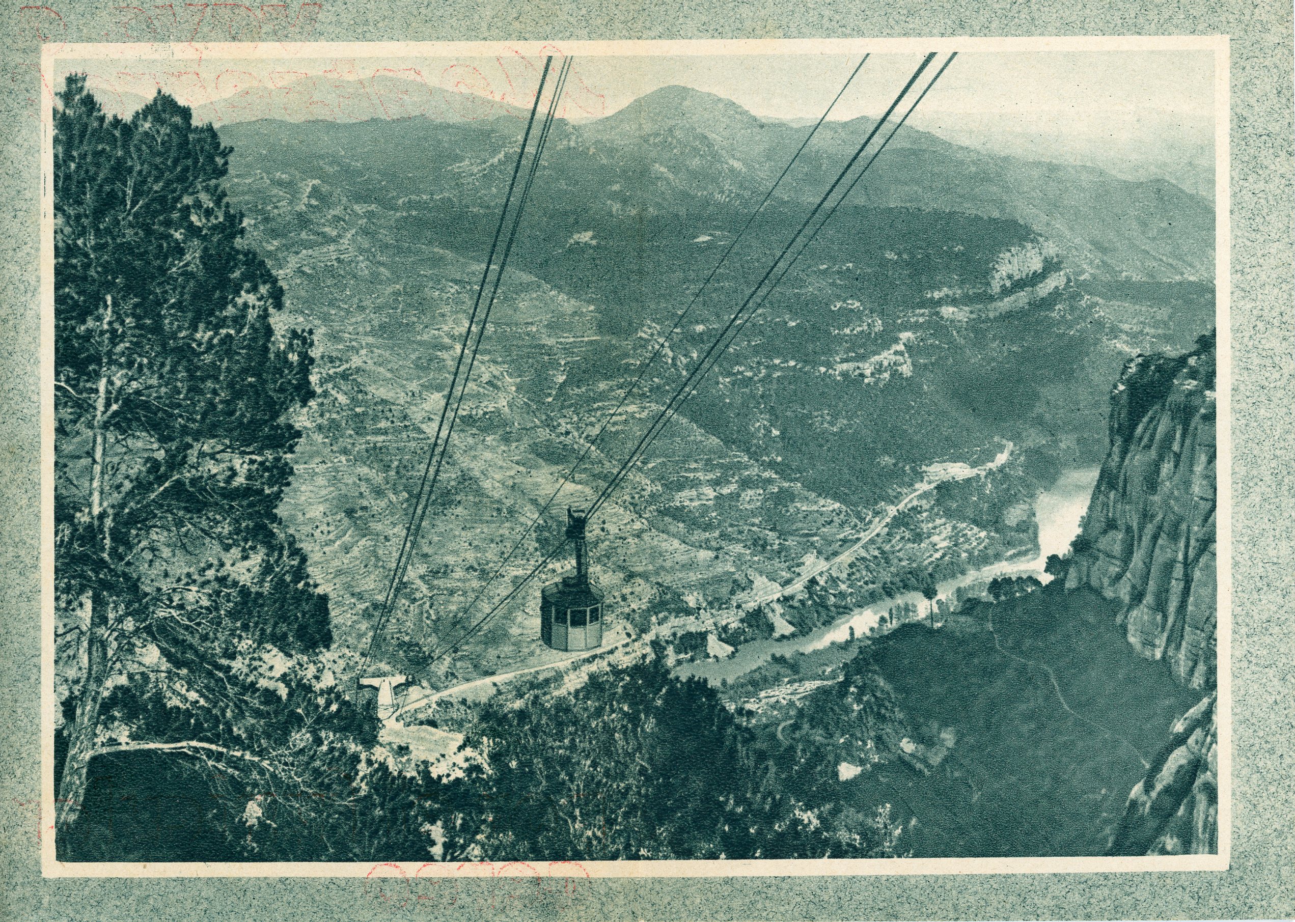 Vaya a Montserrat por el funicular aereo - Miniatura 4